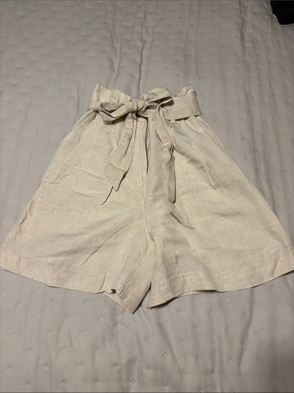 H&M High-Waist Paperbag Tie Shorts - Light Cream